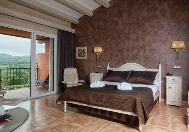 Confortables habitaciones en Hotel Mas Tapiolas. El entorno más romántico con los mejores precios de Girona